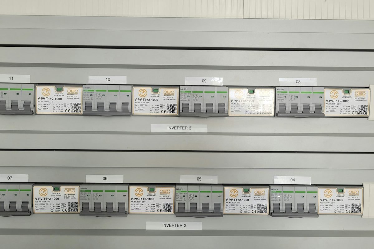 Tablero eléctrico con protecciones y marquillas por circuito